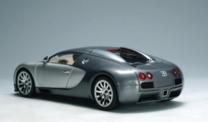 AutoArt Bugatti EB 16.4 Veyron (Genf 2003) (grey/silver)